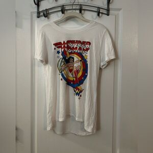Retro Wonder Woman T-shirt Women’s medium white EUC‎